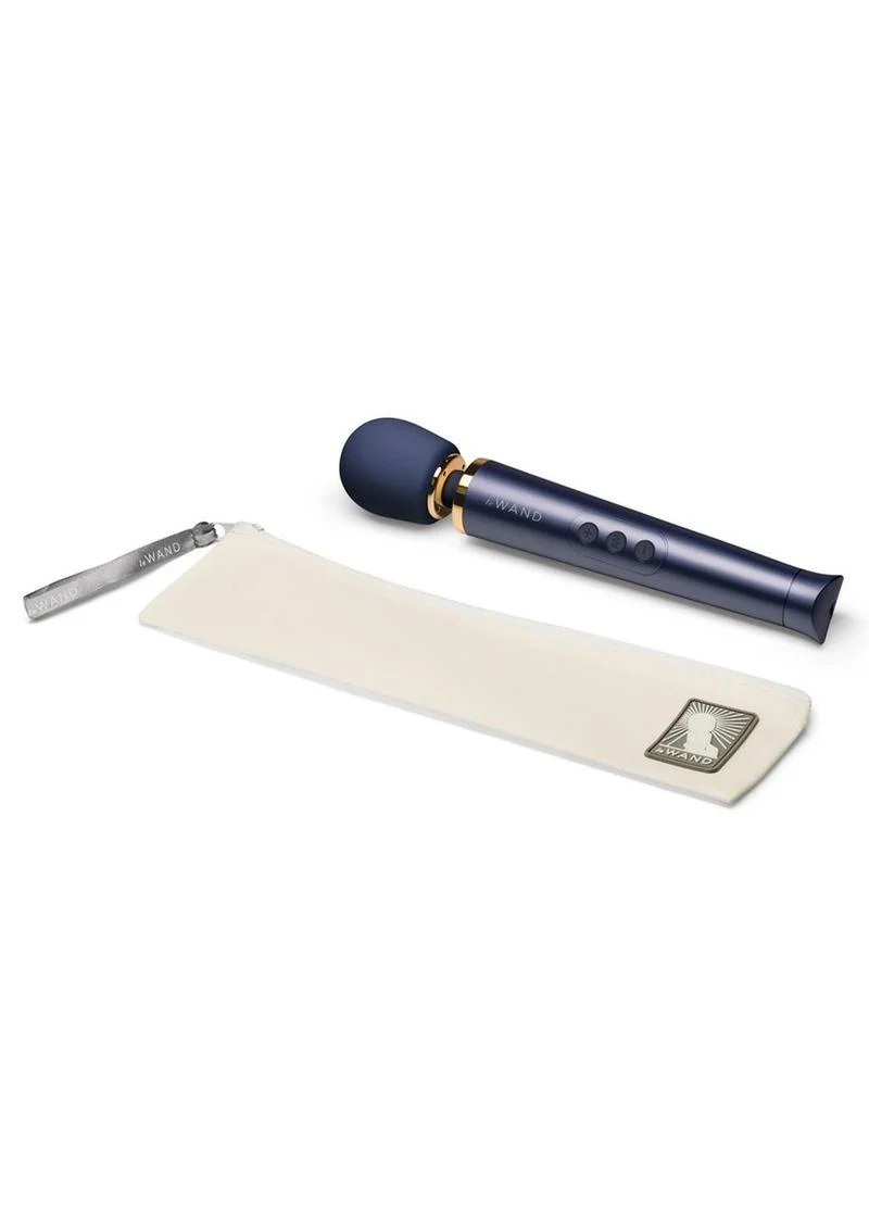Le Wand Petite Rechargeable Silicone Vibrating Massager - Image 10