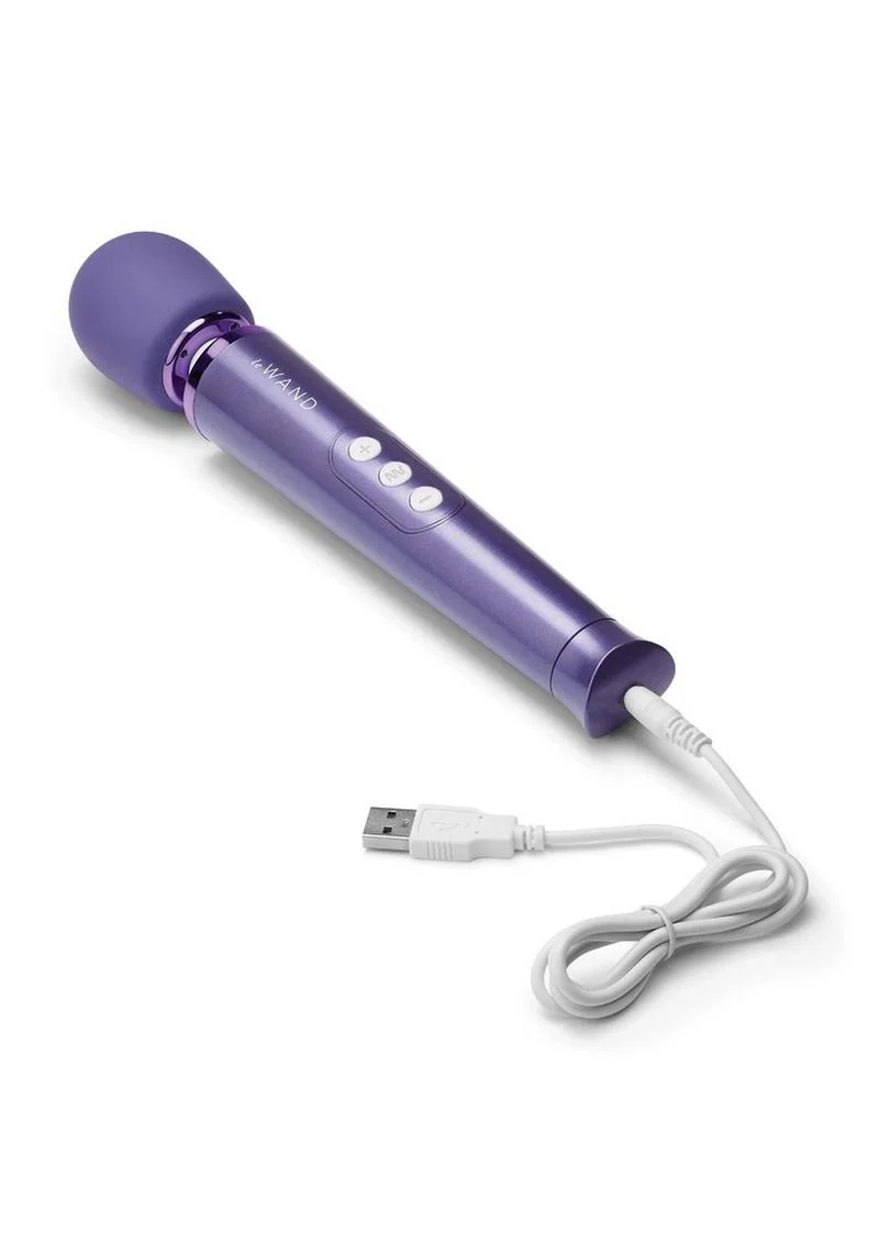 Le Wand Petite Rechargeable Silicone Vibrating Massager - Image 4